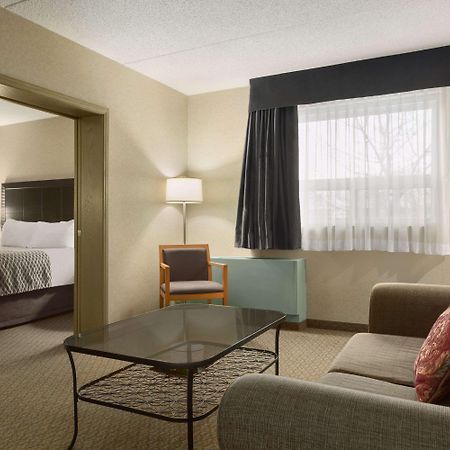 Travelodge By Wyndham Winnipeg East Exterior foto