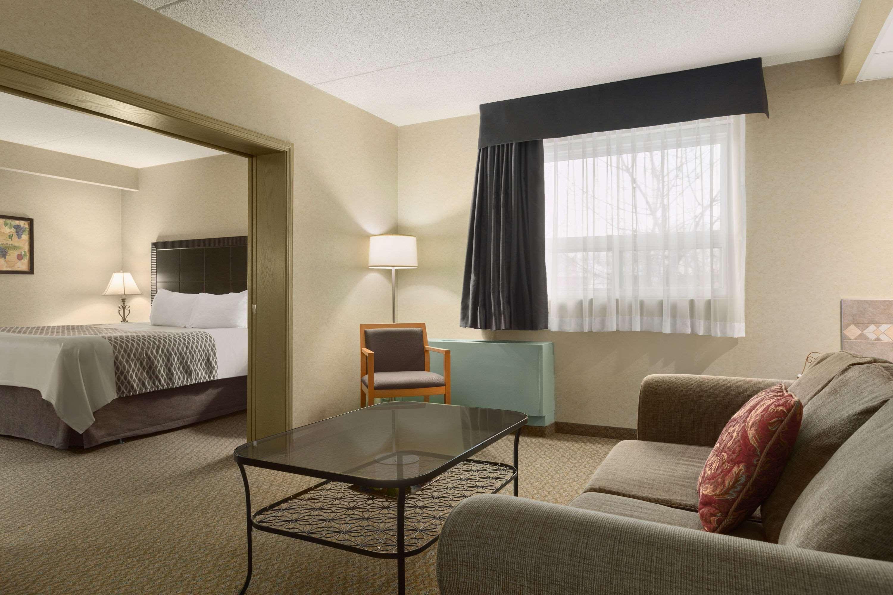 Travelodge By Wyndham Winnipeg East Exterior foto