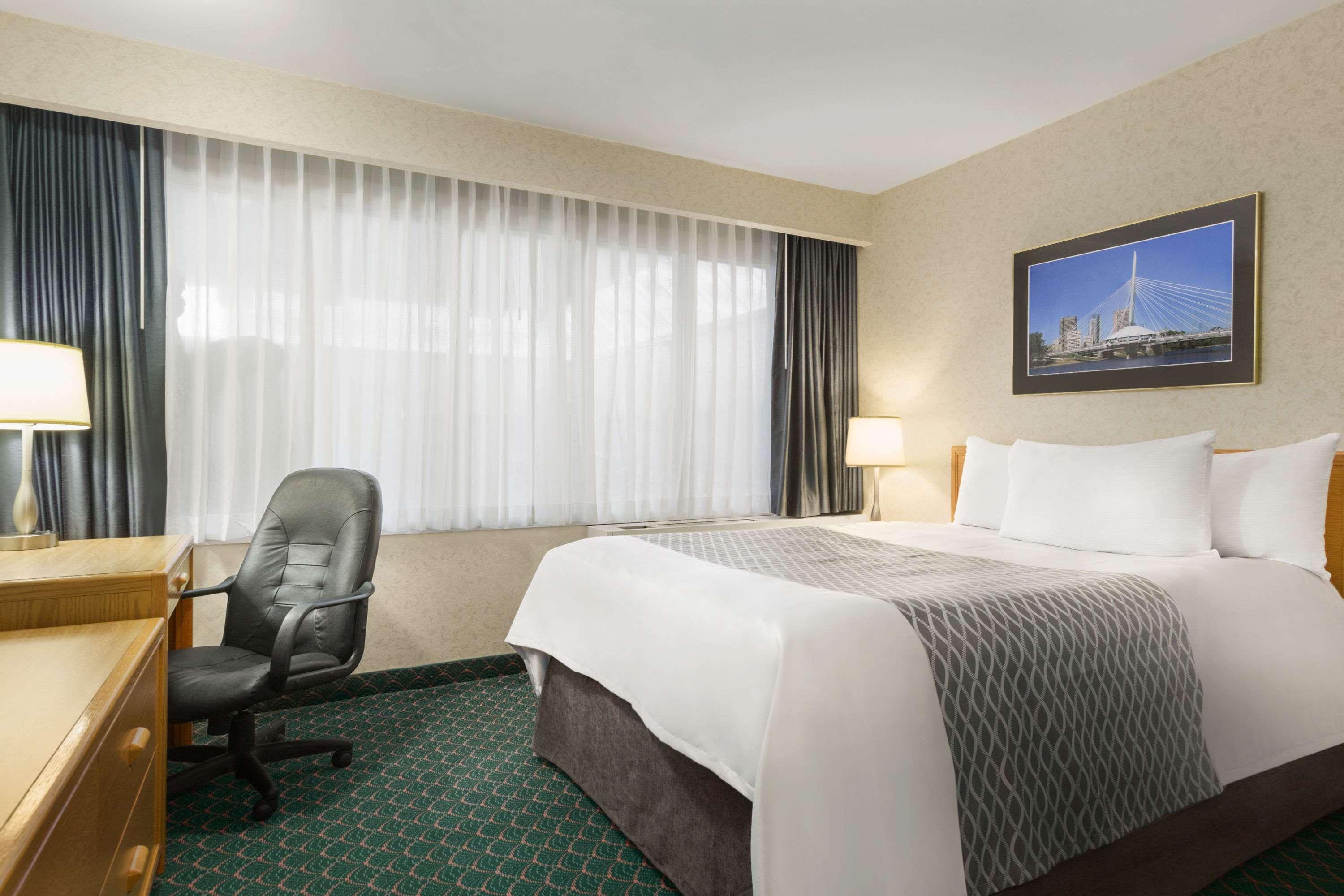 Travelodge By Wyndham Winnipeg East Exterior foto