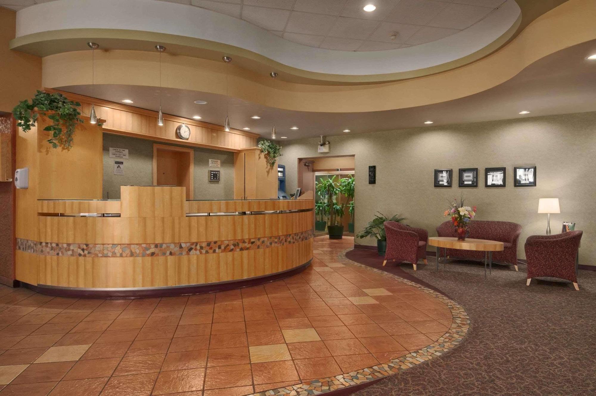 Travelodge By Wyndham Winnipeg East Exterior foto