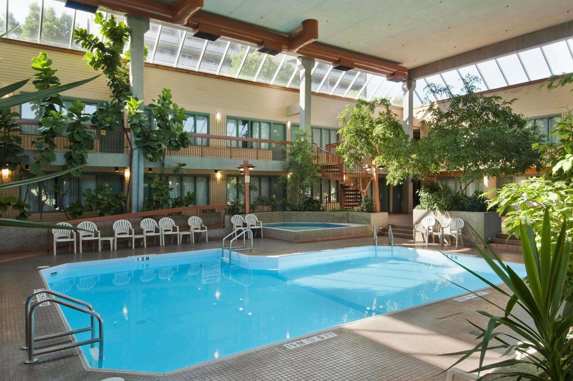 Travelodge By Wyndham Winnipeg East Exterior foto