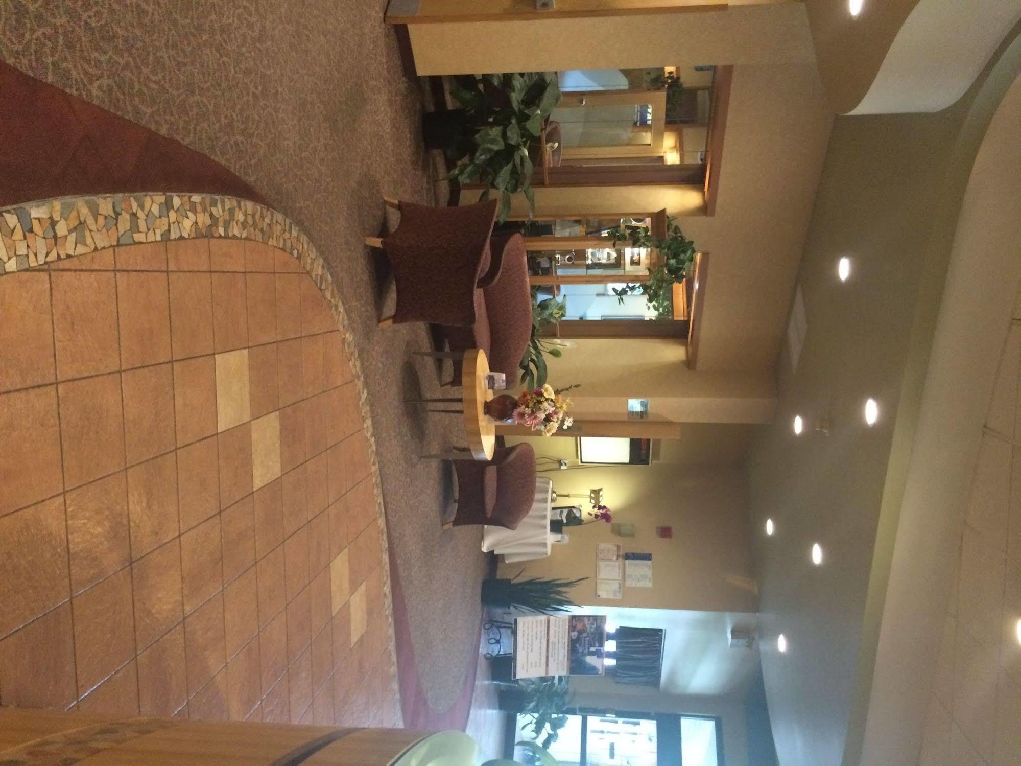 Travelodge By Wyndham Winnipeg East Exterior foto